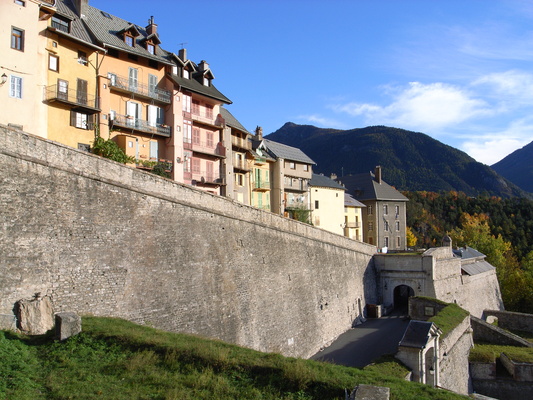 [20061024-BrianconWallH1.jpg]
Fortifications and the buildings of old town.