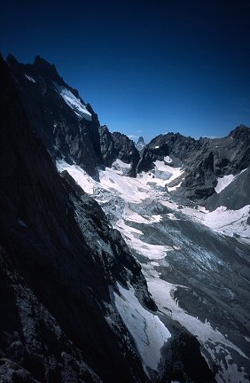 [GlacierNoir_Top.jpg]
Upper Glacier Noir seen from Aurore Nucléaire, Pic Sans Nom, massif des Ecrins.