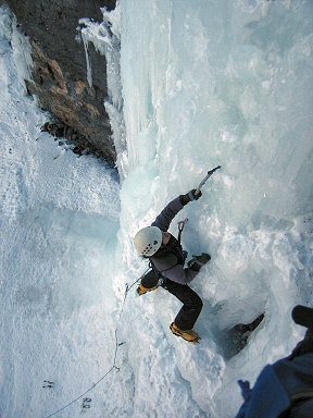 [JennyIce4.jpg]
Jenny leading WI4 in the Fournel valley.