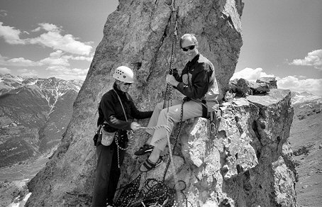 [TenaillesVV_FirstSummit_JennyJohn.jpg]
Jenny & Lord Slime on the summit of the first Tenailles de Montbrison.