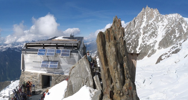 [20120601_154530_GrandsMuletsPano_.jpg]
The Grands Mullets hut. It used to be 'the' hut for the normal ascent of Mt Blanc, but nowadays in summer it's not reachable (too many crevasses at the junction below) and too dangerous to keep going !