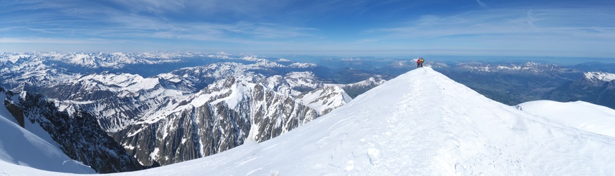 A recent panorama from the page MtBlancSki. Click to see the page.