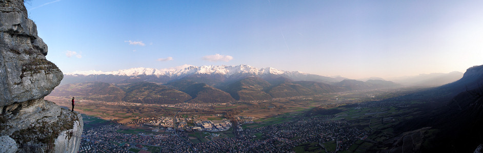 [20070311-StPancracePano.jpg]
A panoramic view on the Belledonne range across the Isere valley while climbing at St Pancrace. Grenoble is in the right part of the valley.