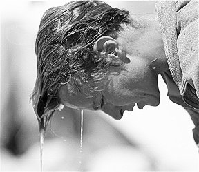 [Antonella.jpg]
Antonella Balerna, washing her hair.