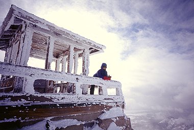 [FrozenHutBalcony.jpg]
Jenny at the balcony of the ruins of an old refuge on the summit.