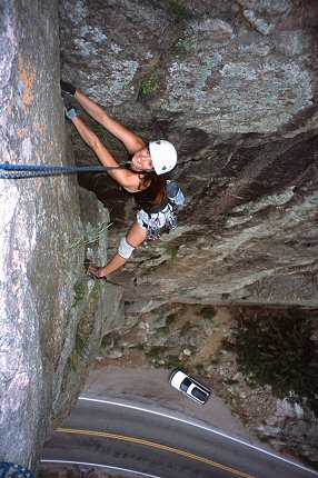 [NarrowsDihedral.jpg]
Test image for the Fujifilm Silvi F2.8 with flash at 24mm - Jenny climbing the 5.9 dihedral at The Narrows, the wide angle really makes a difference