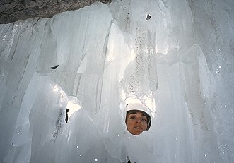 [SpiralStaircaseCurtain.jpg]
Jenny behind curtain of ice at the base of the Spiral Staircase.