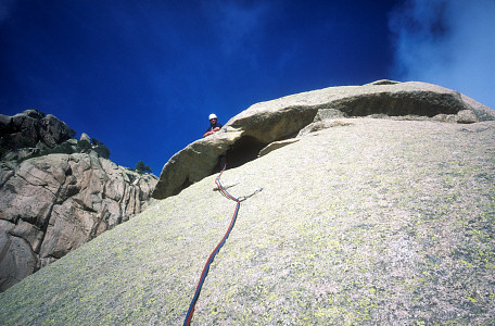 [Corsica_InsideTaffoni.jpg]
Some taffoni are so big that you can just climb through them (beware of the rope drag).