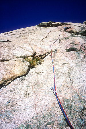 [Corsica_JeffSteepCrack.jpg]
Second pitch of Jeff (or Jeef ?), a seam more than a crack, but steep and topped by an overhanging taffoni.