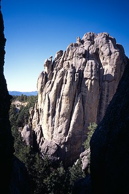 [Towers.jpg]
Some of the many towers of Mt Rushmore