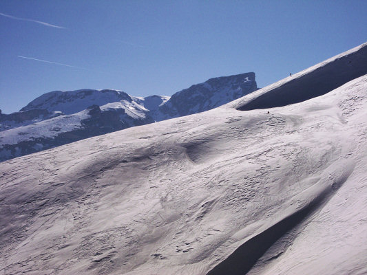 [20090322_094733_ColletMerlant.jpg]
The Bure peak visible behind the wind-hardened slopes of Mt Chauvet.