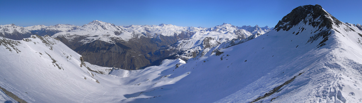 [20080215_123801_CombeGrandRenaudPano_.jpg]
Etendard peak (3464m, left) and Grand Renaud (2776m) seen from the Petit Renaud (2606m).
