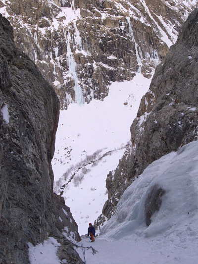 [20090117_144108_VallonDiableIce.jpg]
With Agostino on an easy classic, with the south-side falls in good conditions (for once !) visible in the background.