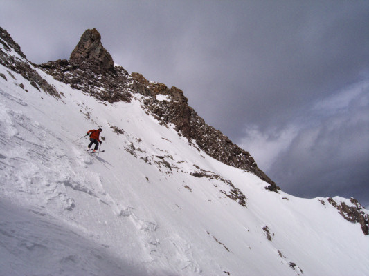 [20090509_103735_GlacierNoir.jpg]
Vincent jumping a bit too high during the descent.