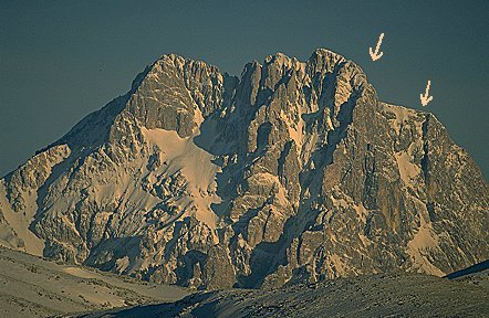 [CGsouthArrow.jpg]
The East face of Corno Grande. The Haas-Acitelli gully on the left, the Janetta couloir on the right and the North Ridge on the right edge