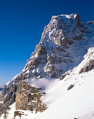 [Orientale.jpg]
The North Ridge of Paretone, visible on the left of the Grand Sasso, after a good snow.
