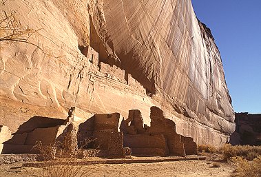 [CanyonDeChelly_Overhang.jpg]
An Anasazie village sheltered under a huge wall inside Canyon de Chelly.