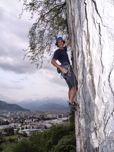 [20070425-183906_LaPoyatAgo.jpg]
Agostino climbing at La Poyat.