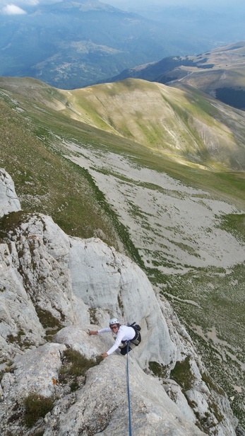 [20090812_172019_Vettore.jpg]
Antonella on the last 'feet only' moves of the 5th pitch of one of the longest routes.
