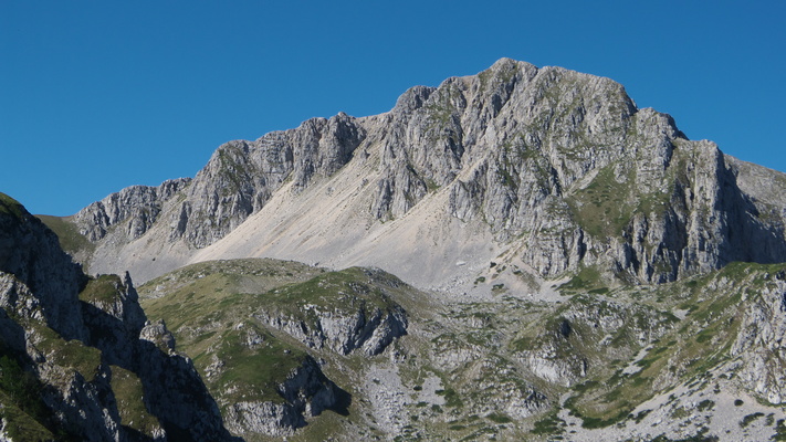 [20120809_085637_MtDiCambioVTT.jpg]
Mt Terminillo, at 2217m the local high summit popular with hikers, as seen from the trailhead towards Monte di Cambio.