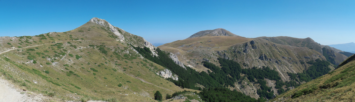 [20120809_090459_MtDiCambioVTTPano_.jpg]
The destination: Monte di Cambio (alt 2081m)