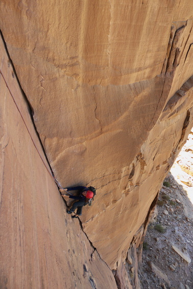 [20111102_095242_TheBeauty.jpg]
30 meters of perfect layback on the first pitch of 'The Beauty'.