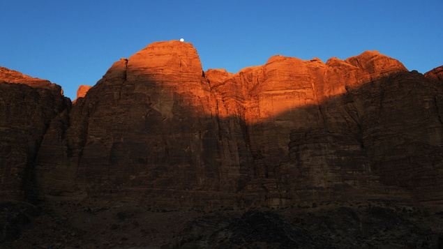 [20111114_061151_WadiRumSunrise.jpg]
Sunrise over the east face of Jebel Rum.