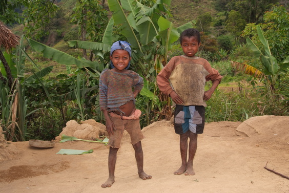 [20081024_102406_Villages.jpg]
Happy kids in the villages.