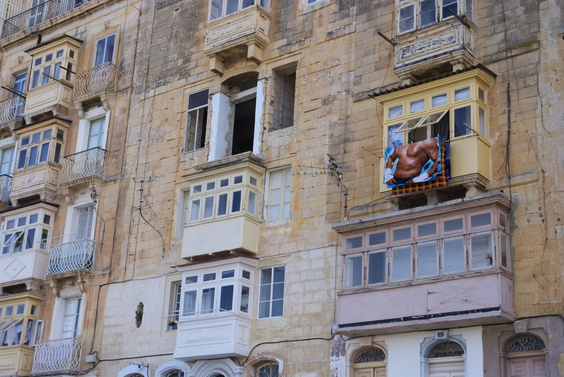 [20101101_130542_Valetta.jpg]
Interesting contrast on a Valletta balcony.