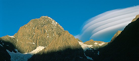 [MalteBrunSunsetCloud.jpg]
Sunset lenticular cloud formation on Malte Brun, New Zealand.