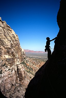 [Y2K_Jenny.jpg]
Jenny on the last pitch of Y2K, 5.9, Oak Creek Canyon.