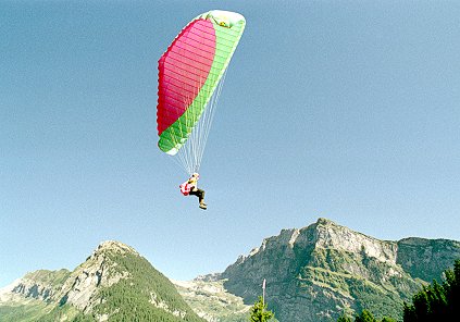 [Paraglide.jpg]
Paragliding in Flaine, Northern Alps