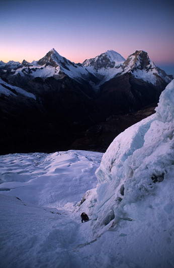 [ChacraJap.jpg]
Japanese couloir on Chacraraju.