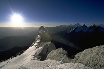[Gendarme.jpg]
'R�buffat-like' picture taken from the 2nd camp on the glacier.