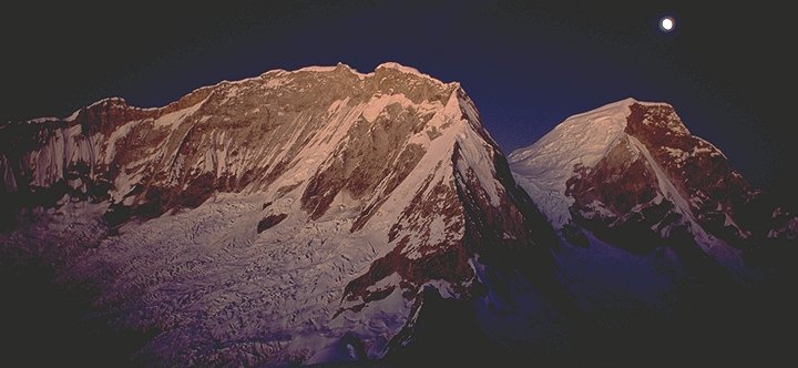 [HuascaranNFnite.jpg]
North face of Huascaran seen from Chopicalqui.