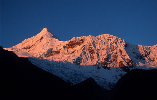 [Toclaraju.jpg]
Tocllaraju seen from base camp (6035m).