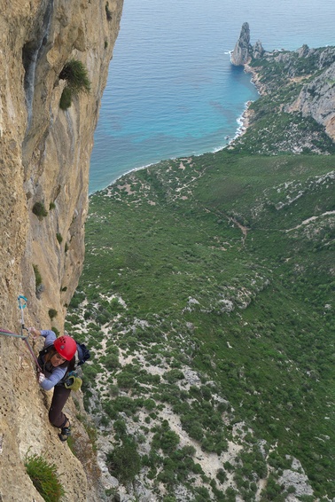 [20121104_130929_GirardiliMediterraneo.jpg]
End of the easiest pitch of the route, but still 6a.