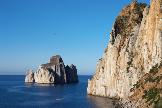 [20121108_102507_PranuSartu.jpg]
The cliffs of Masua in the morning and the Pan di Zucchero.