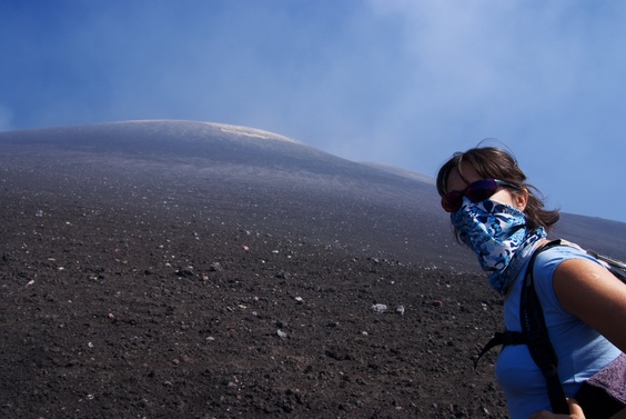 [20091007_120821_Etna.jpg]
Near the main crater the acid emanations irritate the nose and the lungs, some protection, albeit minimal, can help.