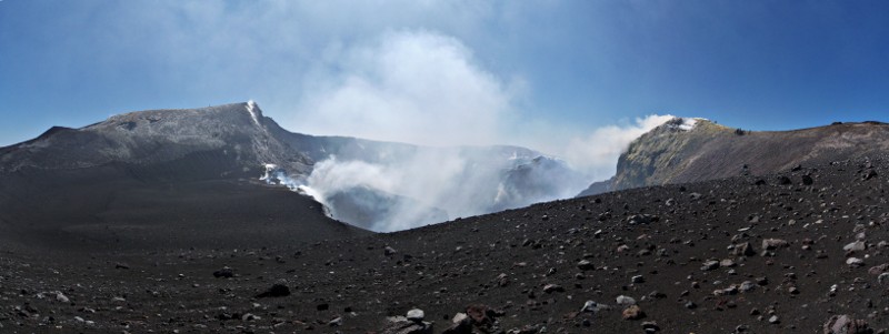 [20091007_132507_EtnaPano_.jpg]
The main crater of Etna seen from a distance.