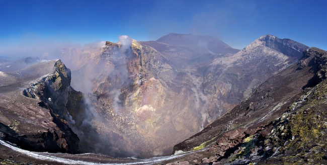 [20091007_134654_Etna_Pano_.jpg]
Panorama of the main crater of Etna, seen from its other side.