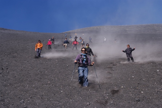 [20091007_140159_Etna.jpg]
Running down the ash slopes.