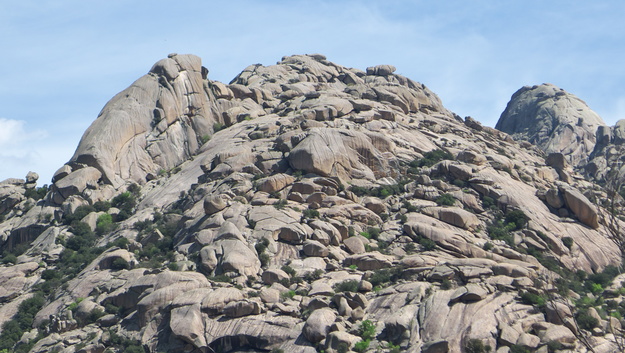 [20130505_121231_Pedriza.jpg]
Boulder, slabs and crack galore at La Pedriza, on our way to La Tortuga. Peña Sirio is the main ridge on the left and the Yelmo is on the right after a solid approach.