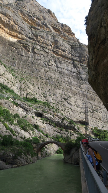 [20130508_091725_Terradets.jpg]
The approach to the Terradets from the main parking lot. Most of the routes stop at the ledges.