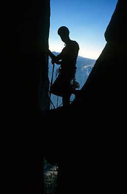 [SteckChimney.jpg]
Vincent belaying on a boulder stuck into one of the many chimneys of the Steck-Salathé.