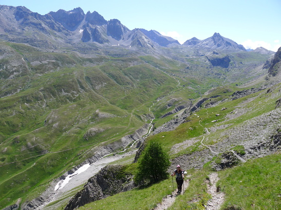 [20110715_104023_PierreAndre_MarmottesGivrees.jpg]
Most of the approaches for long routes in Ubaye are longer and 90 minutes. Hence there are few climbers on them.