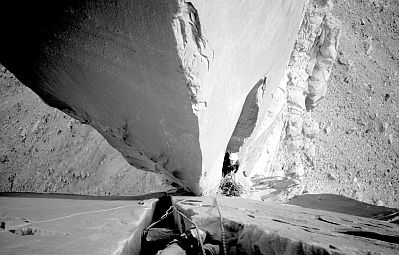 [BW_WasherHole.jpg]
The 2nd pitch of Washer Woman starts inside an impressive hole through the tower.