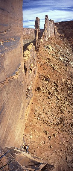 [Moses_Pitch2_VPano.jpg]
Vertical panorama (2 vertical pictures) of Jenny finishing the 2nd pitch of Primrose Dihedral on Moses Tower, Utah.