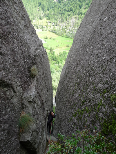 [20110729_163705_ValDiMelo.jpg]
Mother of all wedgies on Cunico Acuto, said to be the most ancient route of the valley. Not very hard and certainly old-style.