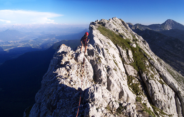 [20080628_190158_GerbierPano_.jpg]
Summit of the Gerbier, already quite late in the evening. Now there's one km of ridge traverse with a few technical moves. We remove the rope after 100m as it's only good to waste time and drop rocks.